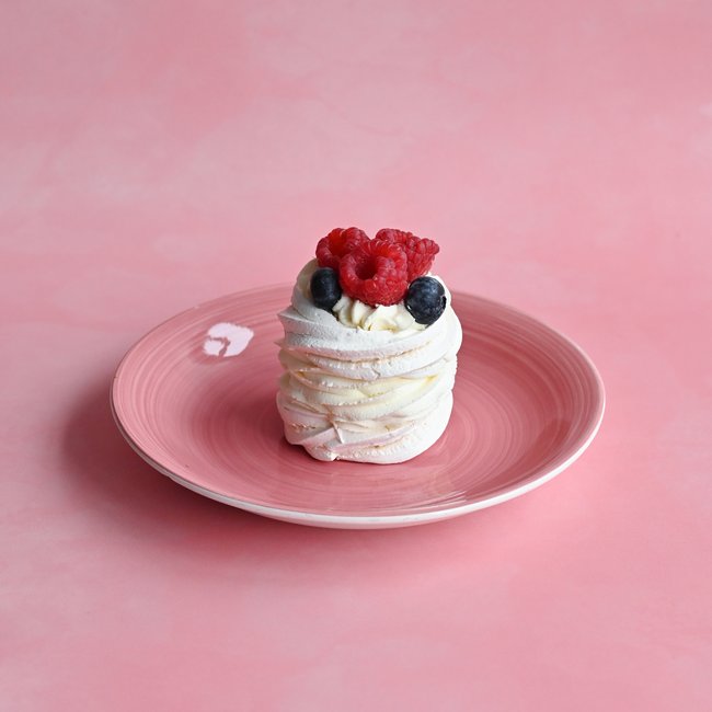 Beza nadziewana maliną, czekoladowa, kawowa, z marakują, pistacjowa, truskawkowa, z żurawiną