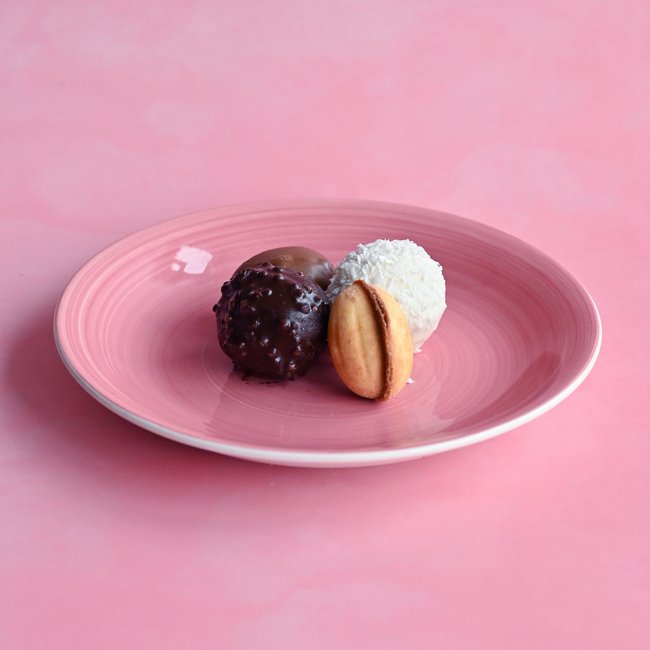 Orzeszki z prażynką, tofinki, bueno, ferrerki, rafaelki, truskawkowe