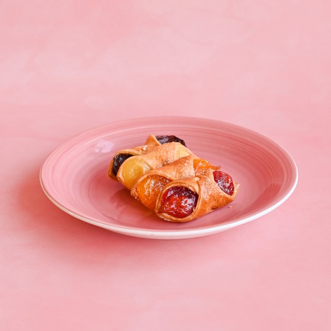 Ósemka z jabłkiem, budyniem, maliną, morelą, śliwką, truskawką, wiśnią, żurawiną