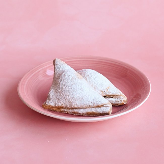 Rożki z wiśnią i pudrem