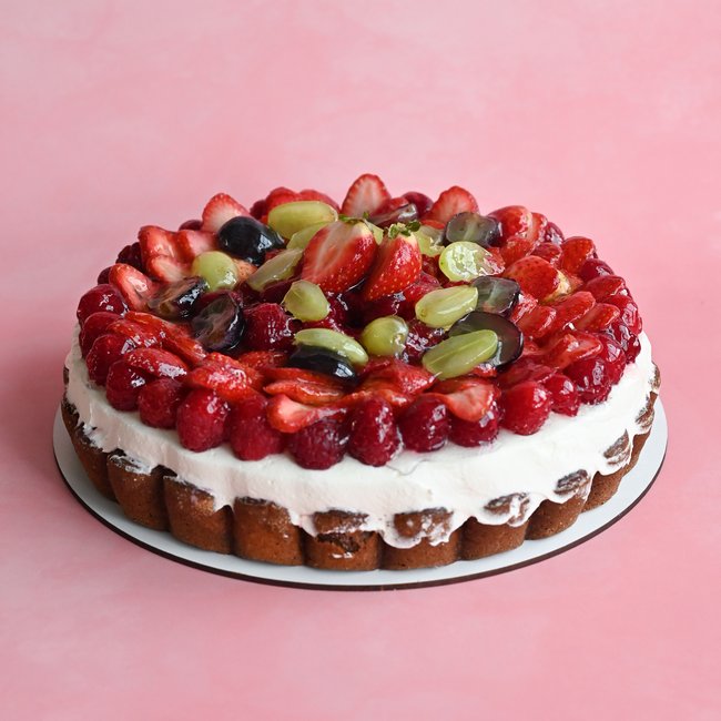 Tarta czekoladowa z owocami